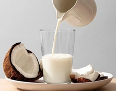 Agua o leche de coco